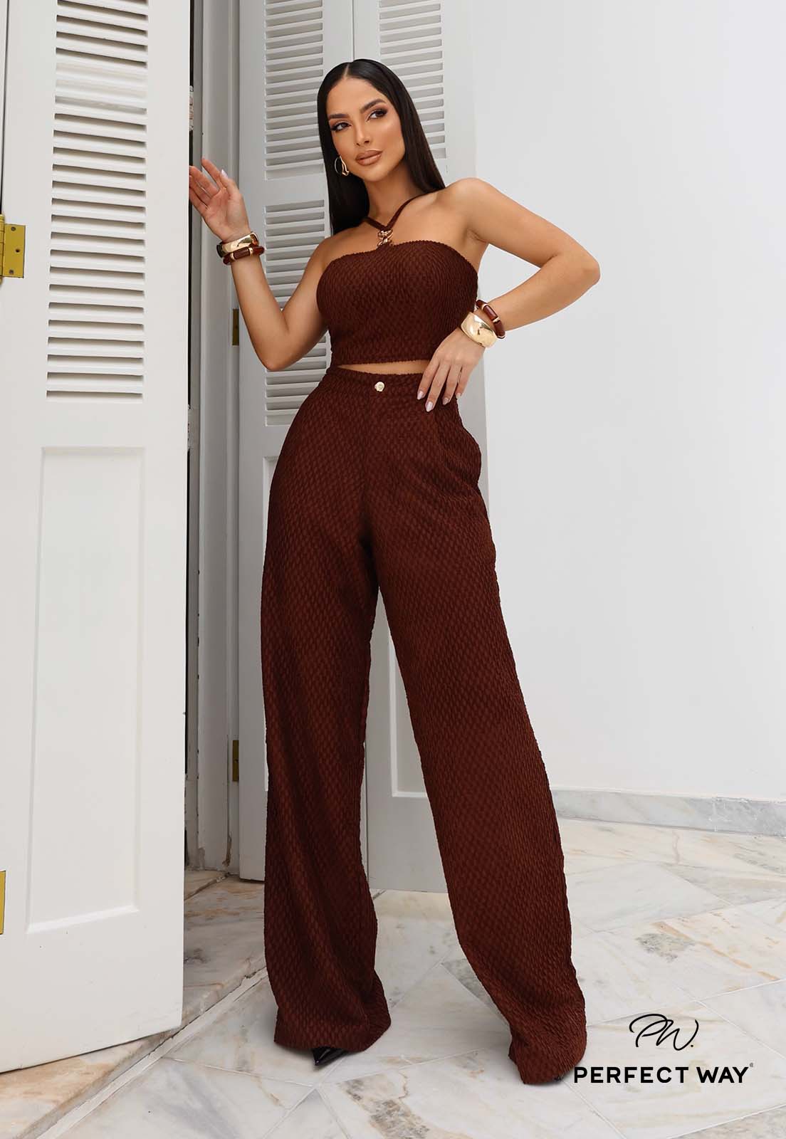 calça pantalona marrom elegante