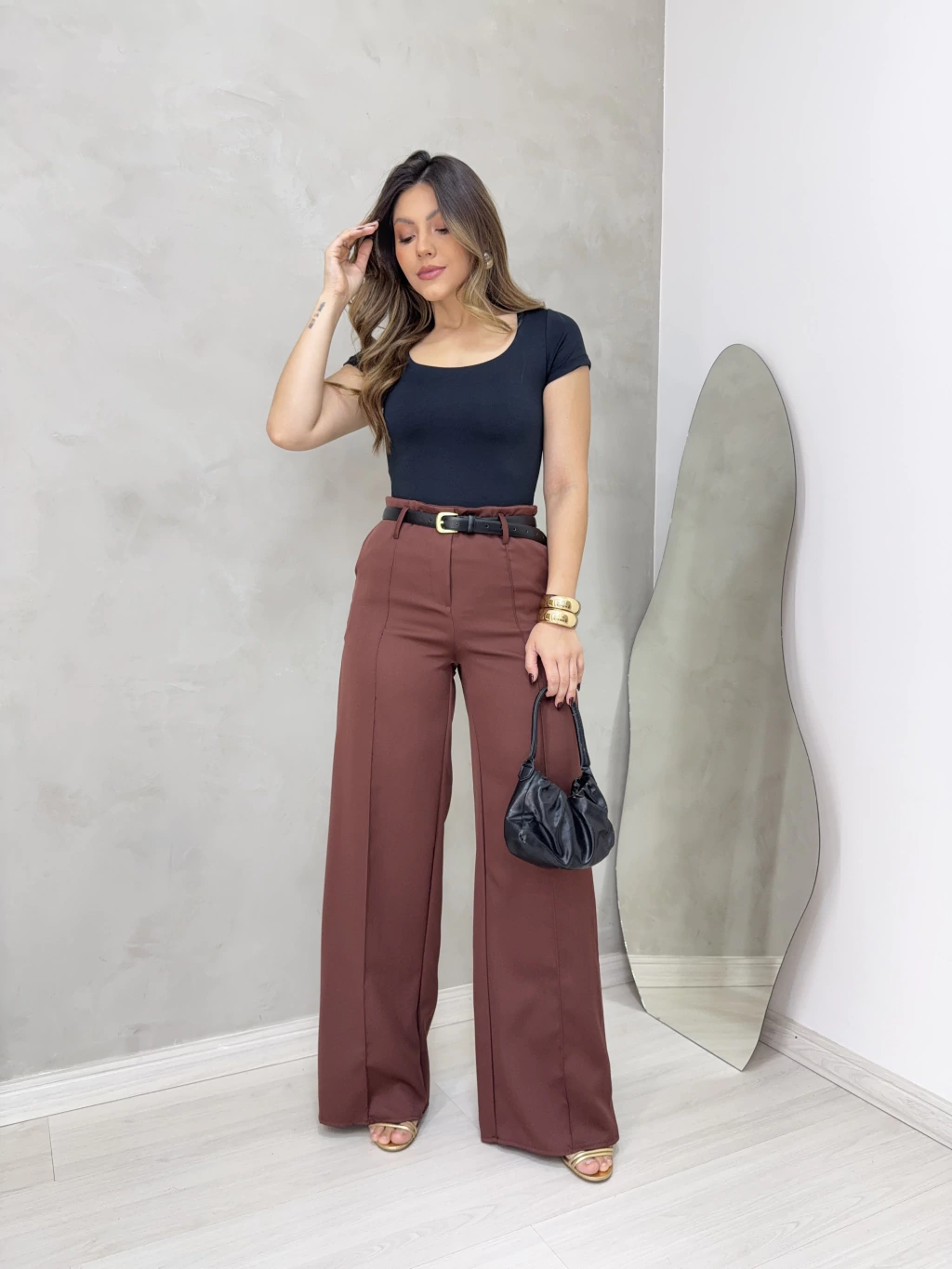 look calça pantalona marrom