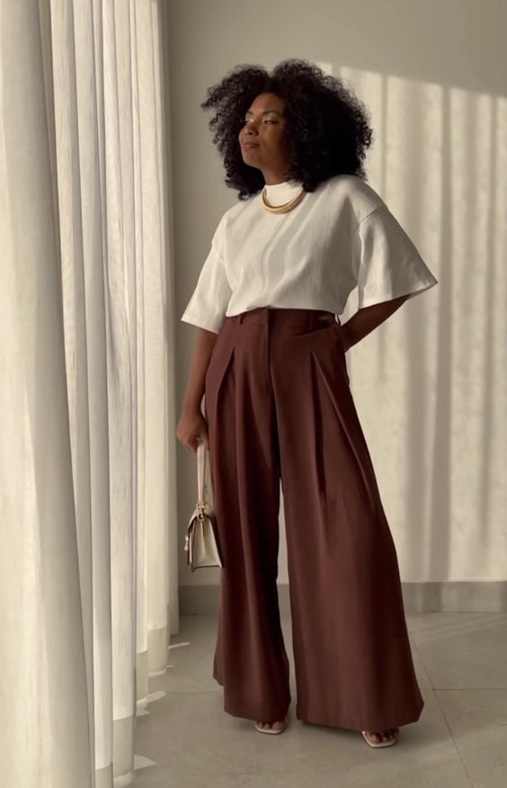 calça pantalona marrom cintura alta