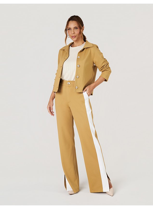 Trench Coat vs. Sobretudo: Qual Casaco Bege Escolher para o Inverno?