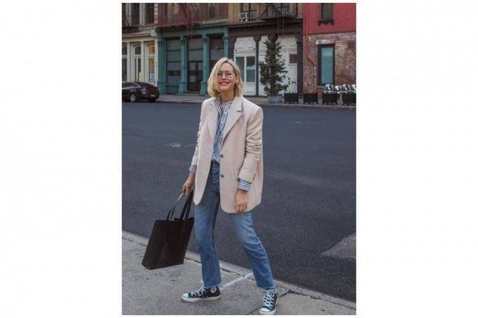 1. Como escolher o blazer jeans perfeito para seu tipo de corpo
2. 7 looks com blazer jeans para o trabalho home office
3. Alfaiataria meets casual: dominando o estilo smart casual
4. Jeans off-white: como combinar com blazers neutros e coloridos
5. Acessórios que elevam seu look com blazer jeans feminino