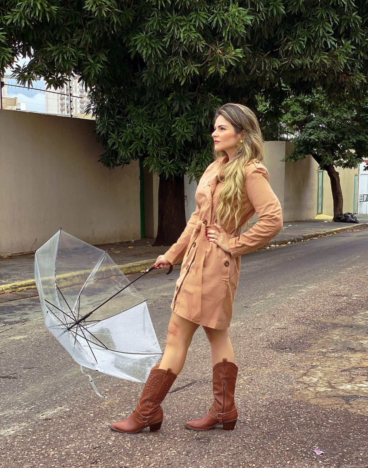 5 ideias de títulos:
1. Bota Western: O Guia Completo de Como Usar e Combinar
2. Do Campo à Cidade: Transforme Seu Estilo com Botas Country
3. Tendências 2026: As Botas Western Que Vão Dominar as Produções
4. Como Montar Looks Incríveis com Botas Texanas: Dicas de Estilo
5. Bota Western Feminina: Versatilidade e Sofisticação para Todos os Looks