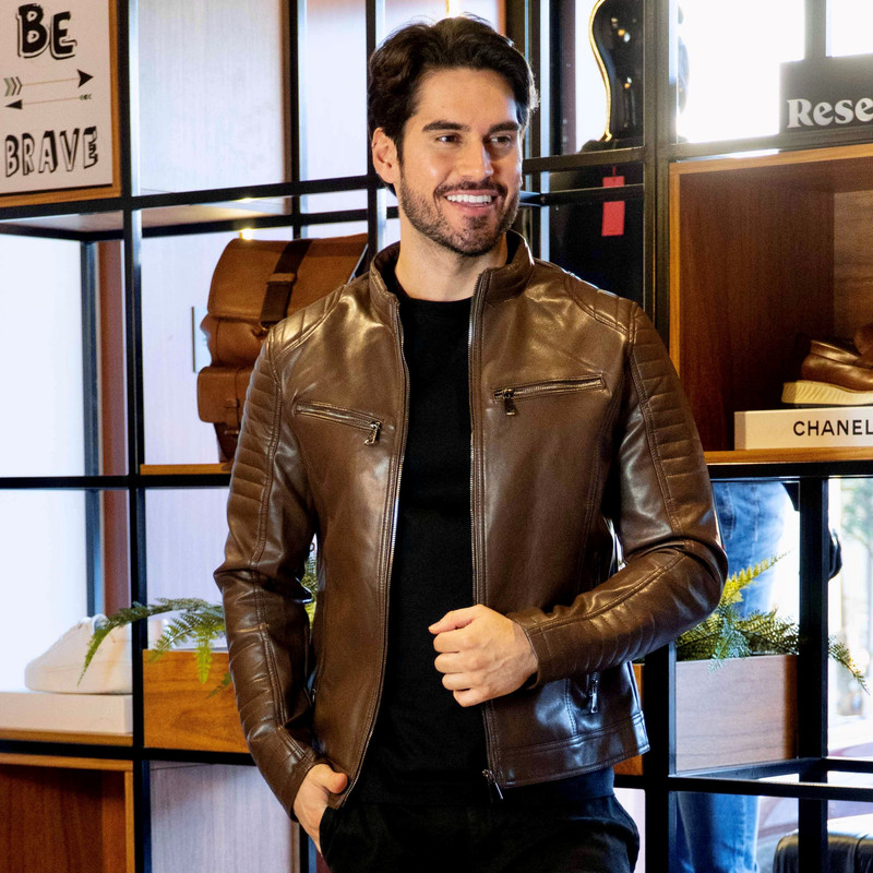 Jaqueta de Couro Marrom Masculina: 5 Estilos Essenciais para o Homem Moderno