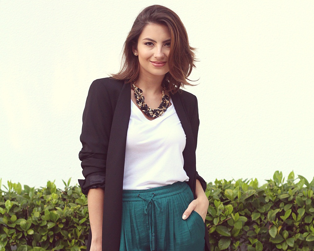 Cores que iluminam o rosto no ambiente corporativo