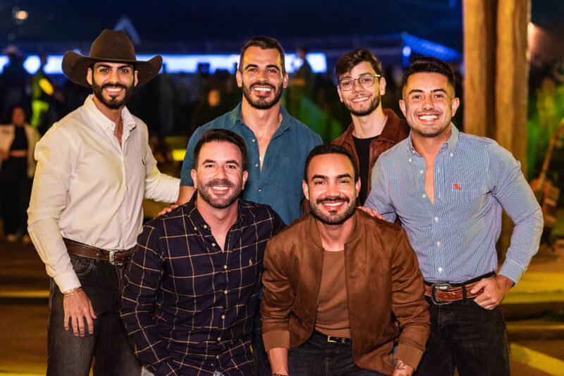 Como Escolher o Calçado Perfeito para um Show Sertanejo (e Manter o Conforto)