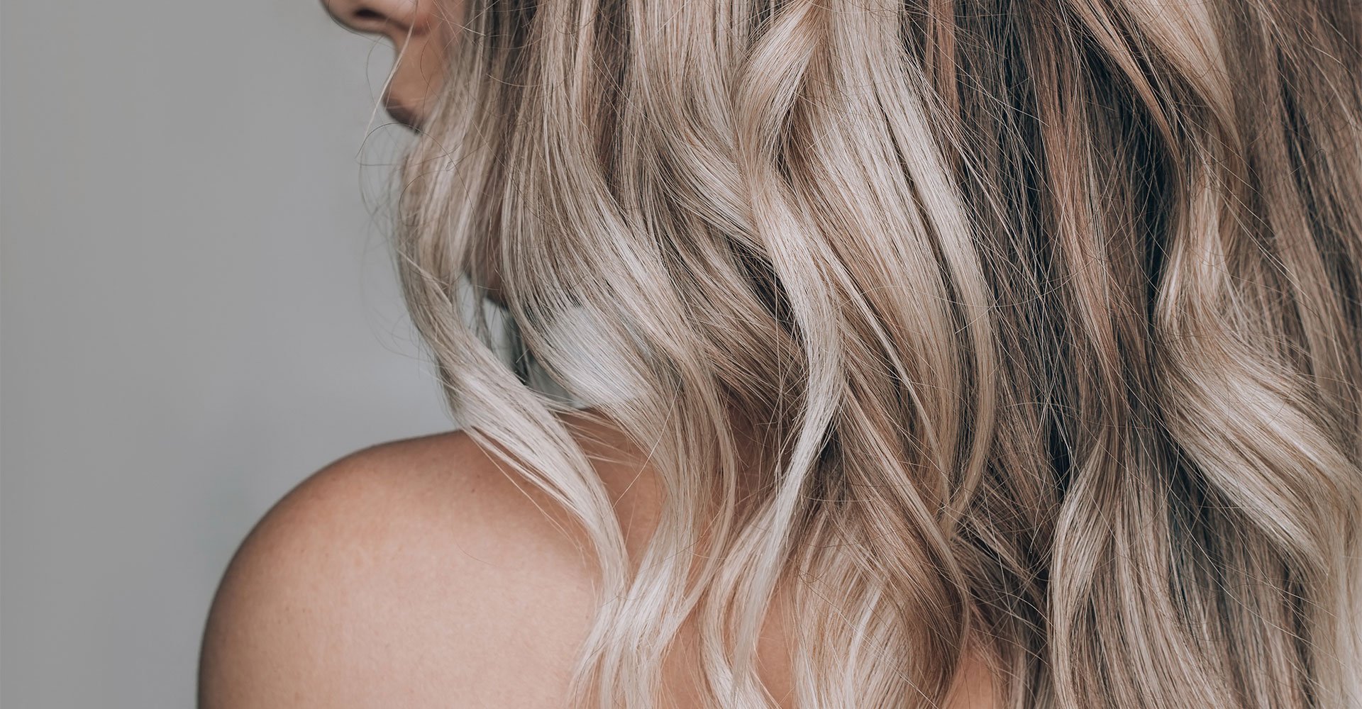 5 ideias de títulos:
1. Guia Completo: Como Alcançar o Tom Perfeito de Louro Cinza Médio
2. Niely Cor&Ton vs. Koleston: Qual a Melhor Coloração Louro Cinza Médio?
3. Dicas de Aplicação para uma Coloração Louro Cinza Uniforme
4. Cuidados Essenciais Pós-Coloração para Manter o Louro Cinza Vibrante
5. Desmistificando o Louro Cinza: Mitos e Verdades sobre essa Tonalidade