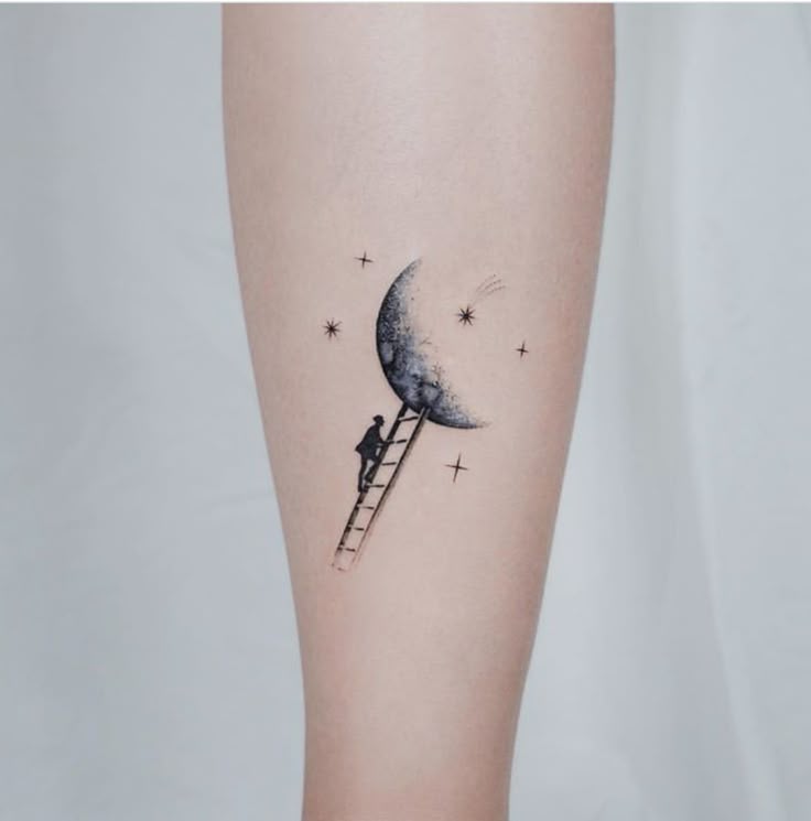 tatuagem lua delicada