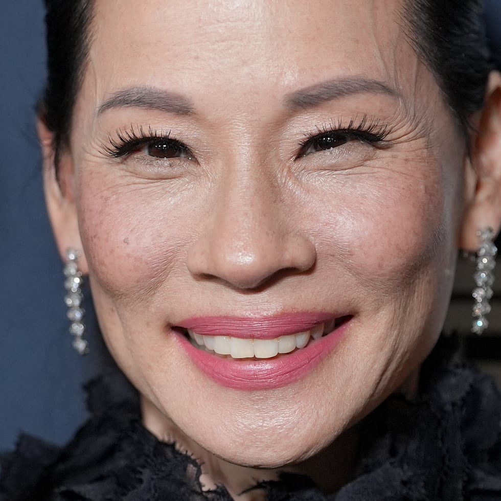 5 ideias de títulos:
1. Lucy Liu: Uma Carreira Multifacetada no Cinema e nas Artes.
2. Os Maiores Sucessos de Lucy Liu: De As Panteras a Kill Bill.
3. Lucy Liu: Além das Telas - Produtora