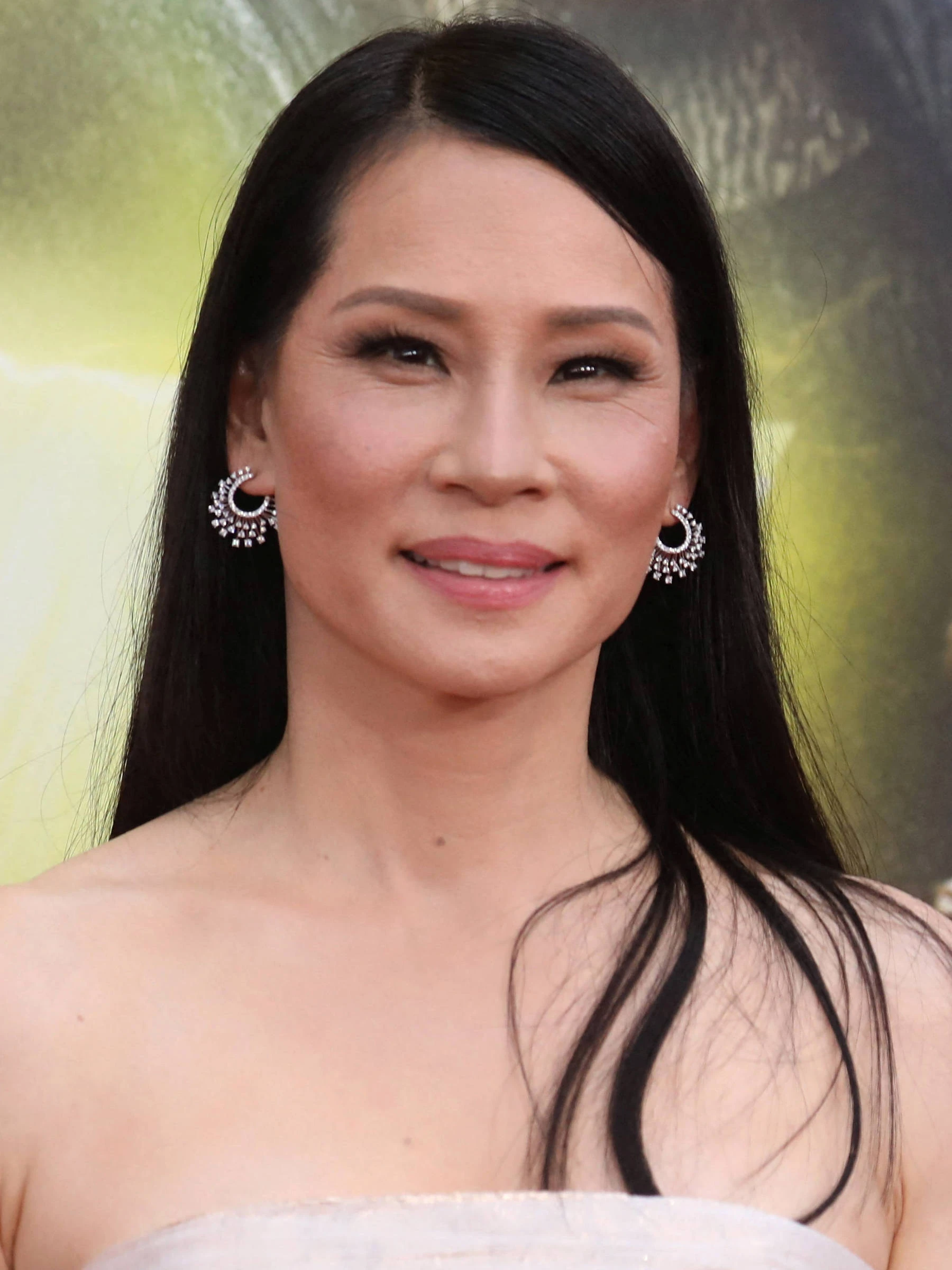 5 ideias de títulos:
1. Lucy Liu: Uma Carreira Multifacetada no Cinema e nas Artes.
2. Os Maiores Sucessos de Lucy Liu: De As Panteras a Kill Bill.
3. Lucy Liu: Além das Telas - Produtora