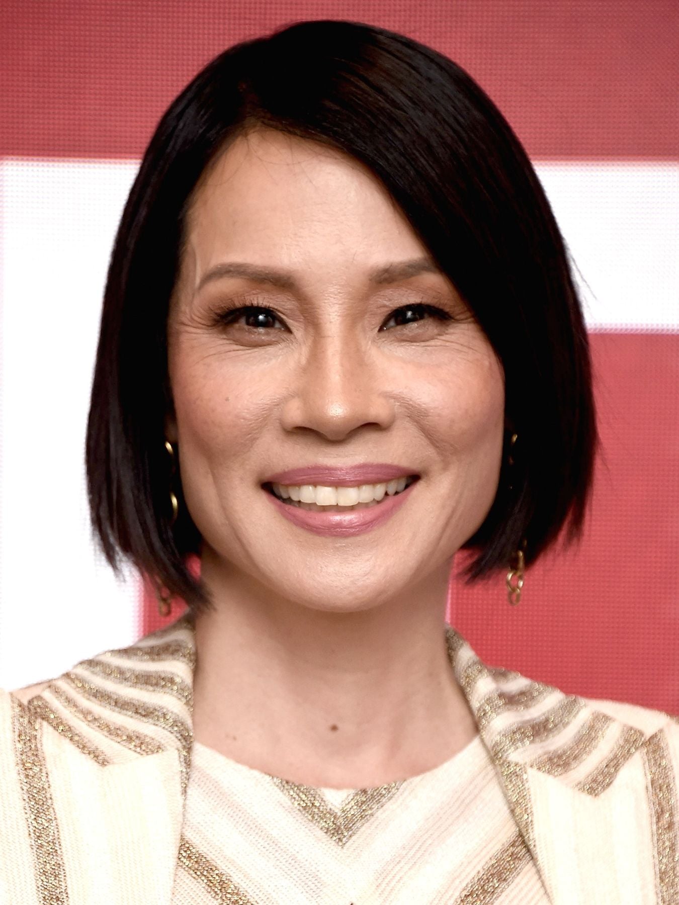 Diretora e Artista.
4. A Evolução de Lucy Liu: Da Atuação à Direção Cinematográfica.
5. Descubra a Vida e Obra de Lucy Liu: Uma Ícone de Hollywood.