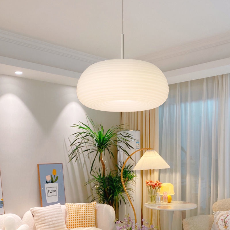 lustre com globos sala de jantar