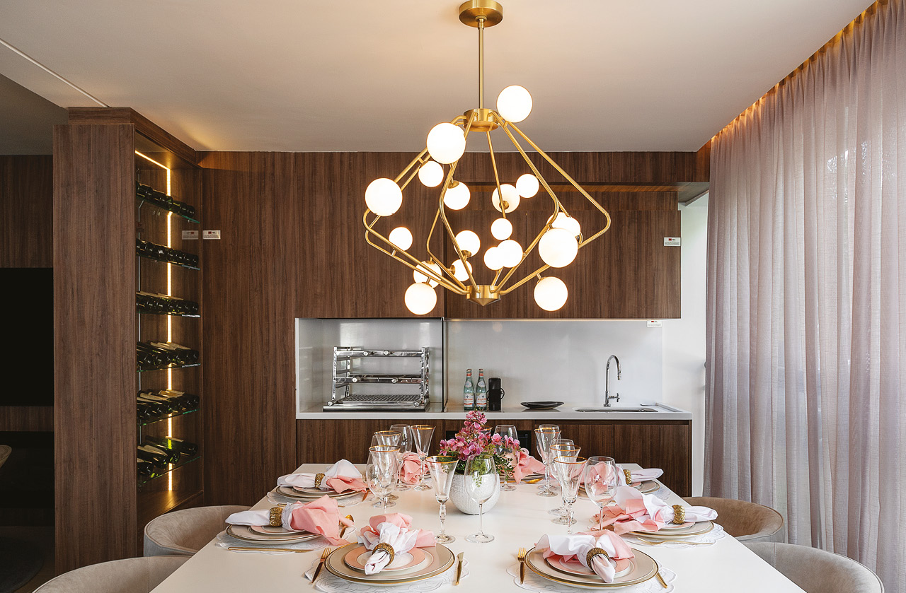 Lustre sala de jantar dourado
