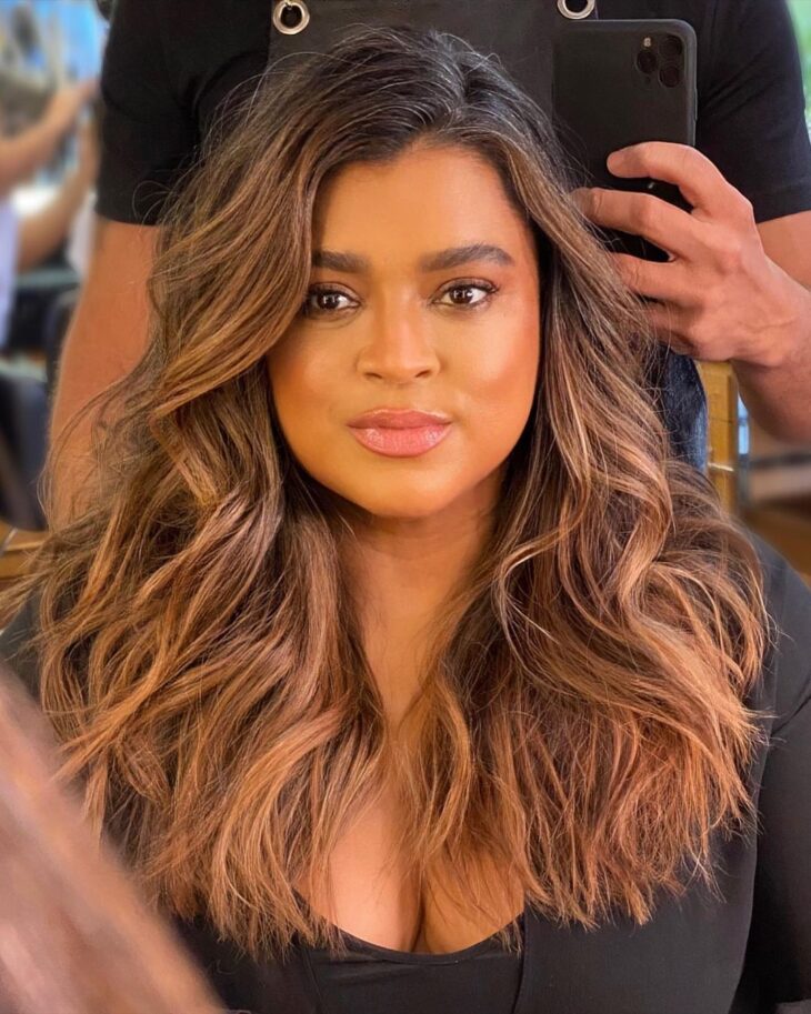 Morena Iluminada 2025: Descubra os Tons de Mel e Caramelo Perfeitos