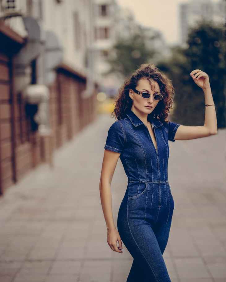 macacão jeans feminino cargo