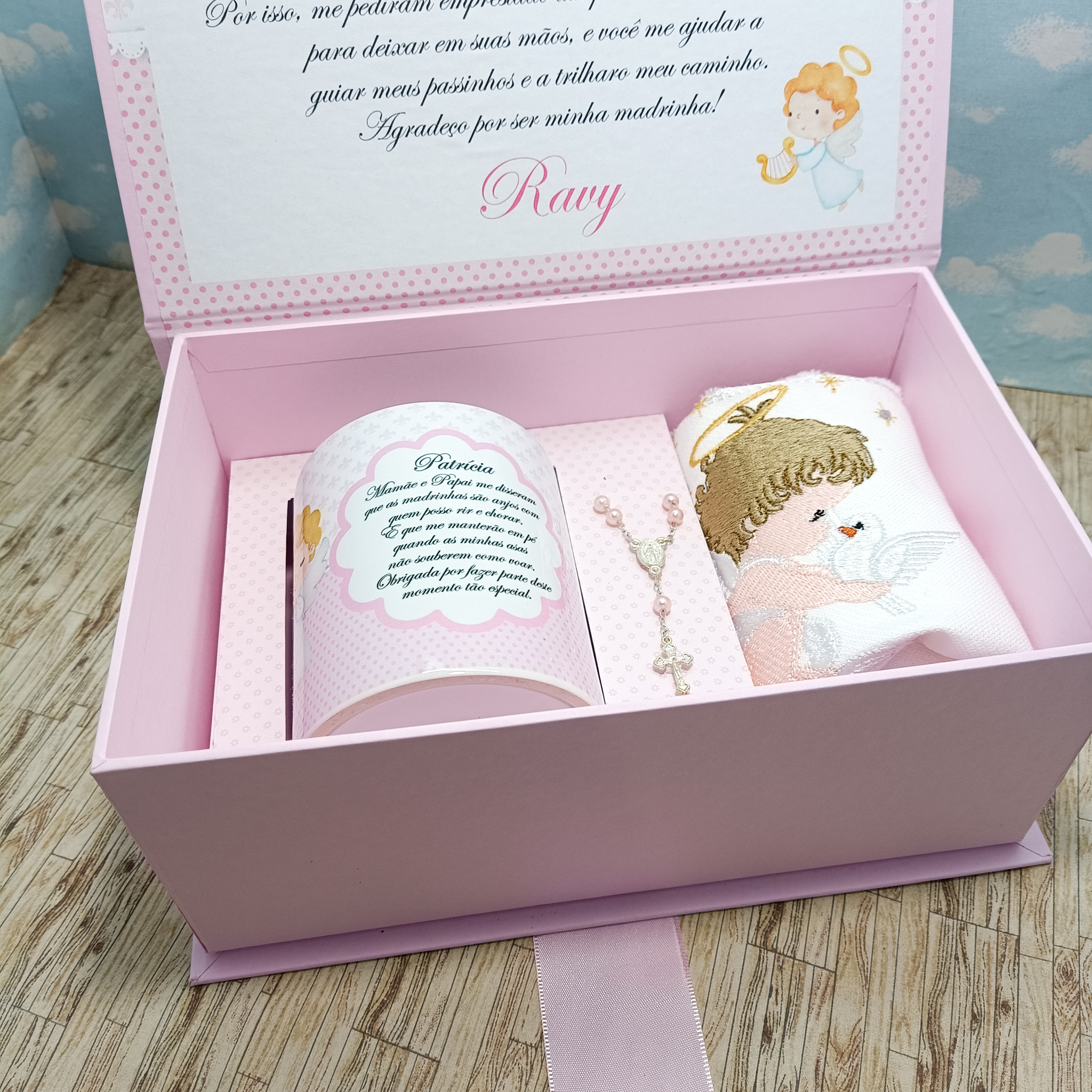 O Significado Profundo da Madrinha de Toalha no Batismo Católico