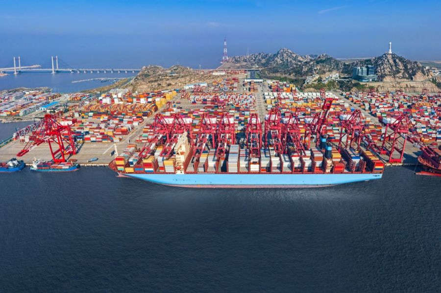 5 ideias de títulos:
1. O Gigante de Xangai: Desvendando o Maior Porto do Mundo
2. Ranking Atualizado: Os 5 Maiores Portos do Mundo em Movimentação
3. Porto de Santos: O Líder Latino-Americano na Logística Global
4. Tecnologia e Eficiência: Como os Maiores Portos do Mundo Operam 24/7
5. O Impacto dos Megaportos na Economia Mundial