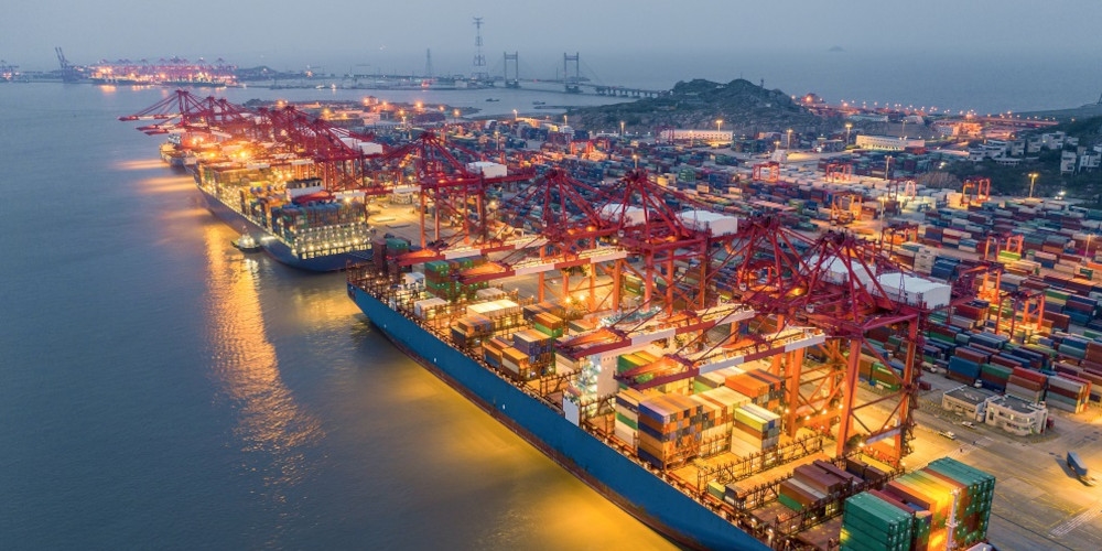 5 ideias de títulos:
1. O Gigante de Xangai: Desvendando o Maior Porto do Mundo
2. Ranking Atualizado: Os 5 Maiores Portos do Mundo em Movimentação
3. Porto de Santos: O Líder Latino-Americano na Logística Global
4. Tecnologia e Eficiência: Como os Maiores Portos do Mundo Operam 24/7
5. O Impacto dos Megaportos na Economia Mundial