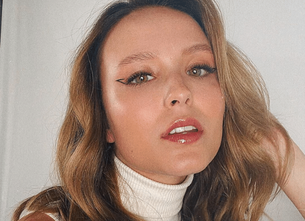 5 ideias de títulos:
1. Guia Completo: Todos os Tipos de Delineado e Como Fazer em Casa
2. Delineado Gatinho Perfeito: O Passo a Passo Definitivo para Iniciantes
3. Delineado Esfumado: Crie um Olhar Profundo e Sedutor
4. Delineado Gráfico: Tendências e Inspirações para um Look Moderno
5. Dicas de Ouro: Como Corrigir Erros e Aumentar a Durabilidade do Delineado