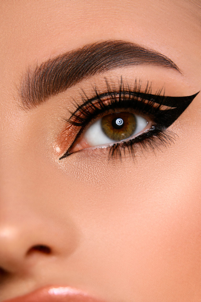 5 ideias de títulos:
1. Guia Completo: Todos os Tipos de Delineado e Como Fazer em Casa
2. Delineado Gatinho Perfeito: O Passo a Passo Definitivo para Iniciantes
3. Delineado Esfumado: Crie um Olhar Profundo e Sedutor
4. Delineado Gráfico: Tendências e Inspirações para um Look Moderno
5. Dicas de Ouro: Como Corrigir Erros e Aumentar a Durabilidade do Delineado