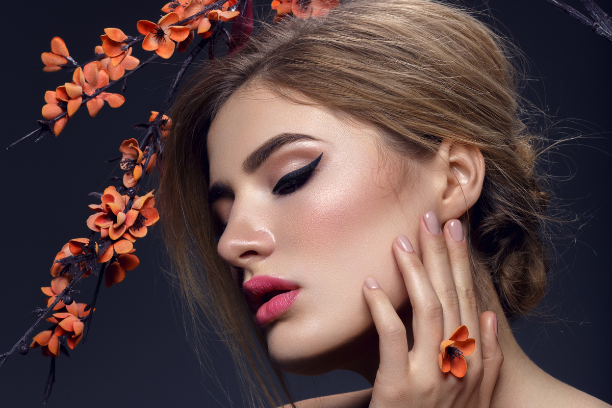 5 ideias de títulos:
1. Guia Completo: Todos os Tipos de Delineado e Como Fazer em Casa
2. Delineado Gatinho Perfeito: O Passo a Passo Definitivo para Iniciantes
3. Delineado Esfumado: Crie um Olhar Profundo e Sedutor
4. Delineado Gráfico: Tendências e Inspirações para um Look Moderno
5. Dicas de Ouro: Como Corrigir Erros e Aumentar a Durabilidade do Delineado