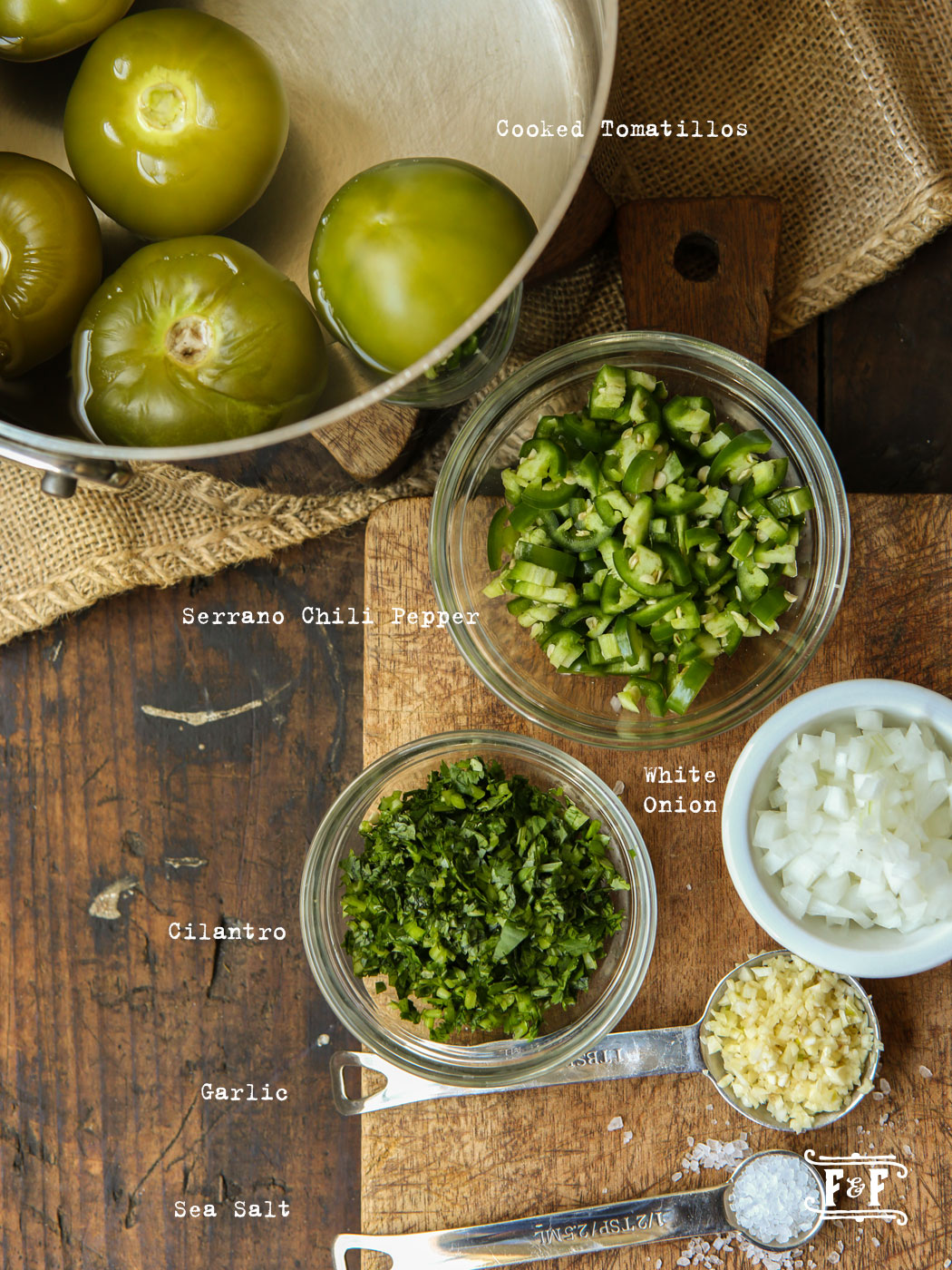 Como combinar maquiagem verde com batom