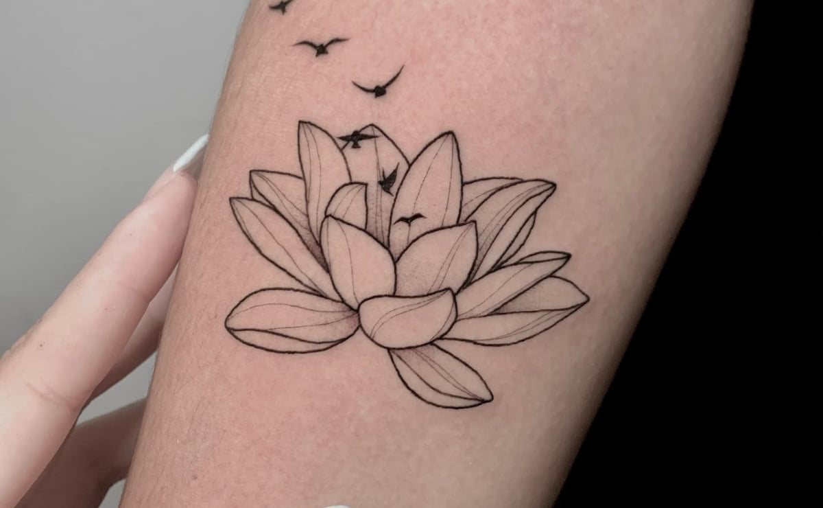 mandala flor de lotus tatuagem feminina