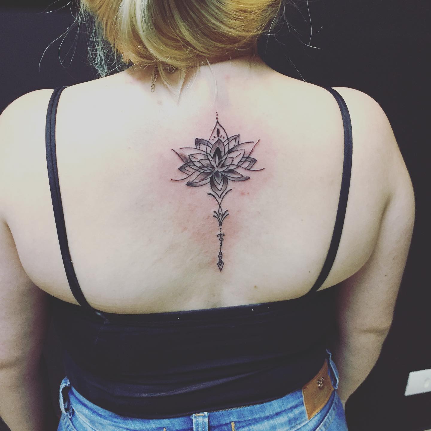 Tatuagens Delicadas: Ideias de Mandala Flor de Lótus para Pulsos e Tornozelos