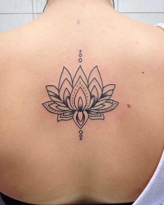 mandala flor de lotus tatuagem feminina