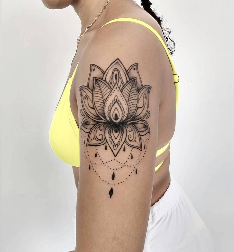 Tatuagem Geométrica Feminina: A Beleza da Mandala e da Lótus