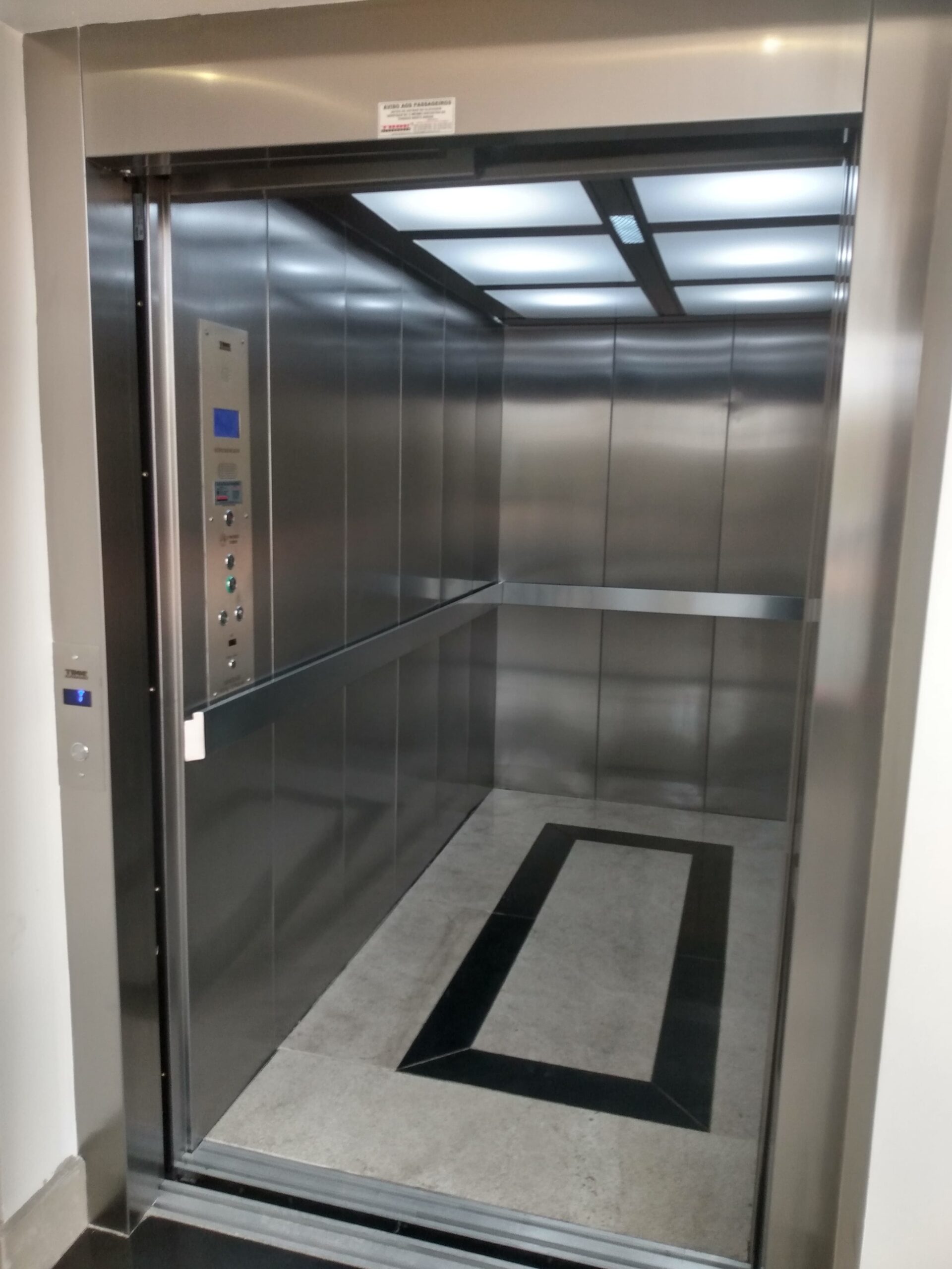 Normas de segurança para elevadores comerciais: O que a NBR 16858-1 exige?