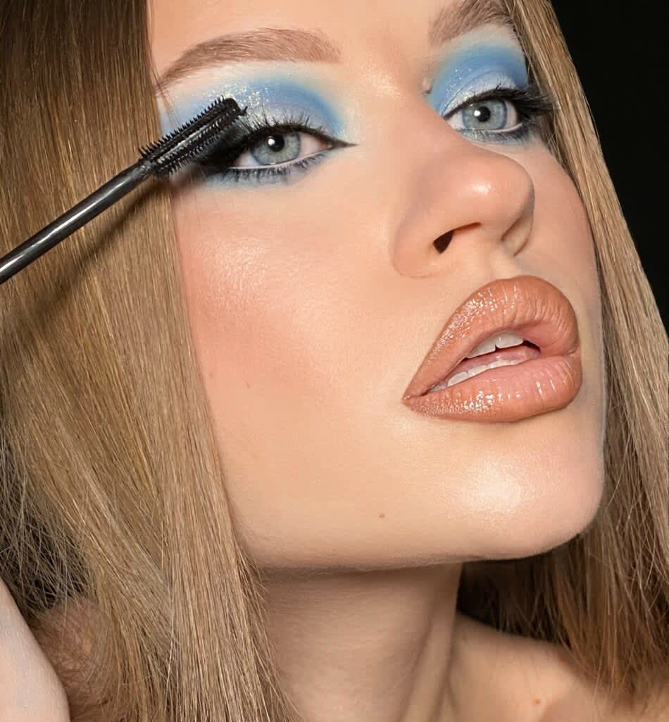 Guia Completo: Maquiagem Azul para Cada Tom de Pele