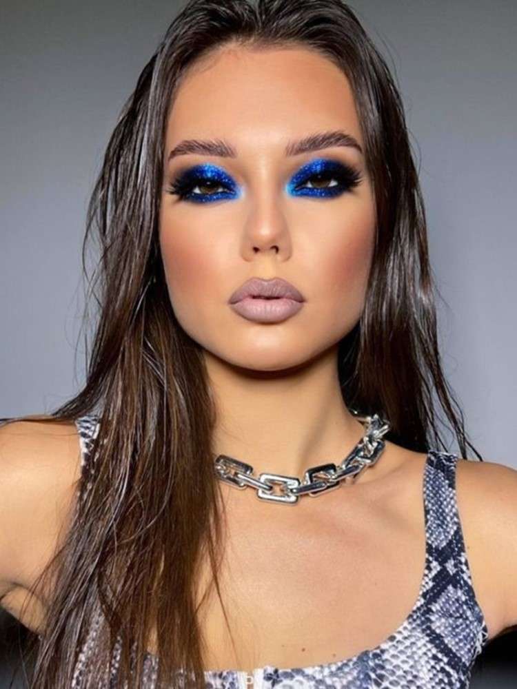 Azul Puro Coral 2026: Como Integrar a Cor do Ano na Sua Maquiagem