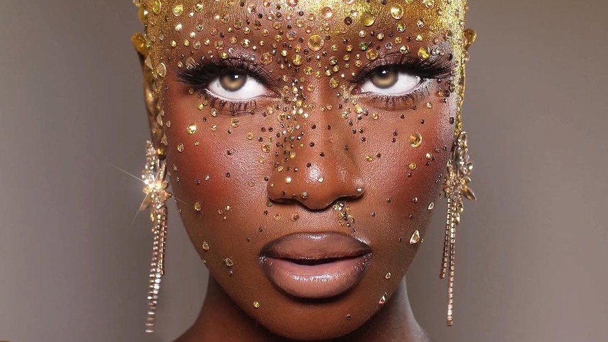 Como Fixar Glitter na Maquiagem: Dicas e Truques de Especialistas