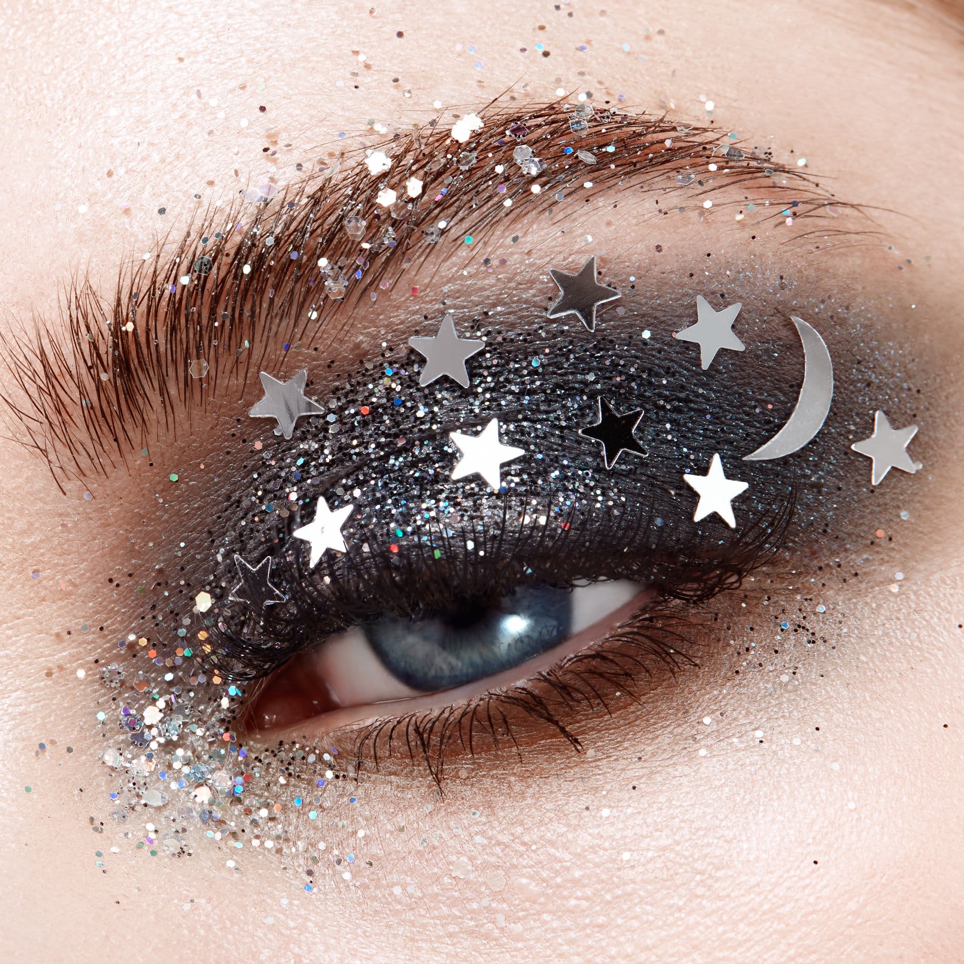 Maquiagem com Brilho para Eventos Noturnos: Guia Completo