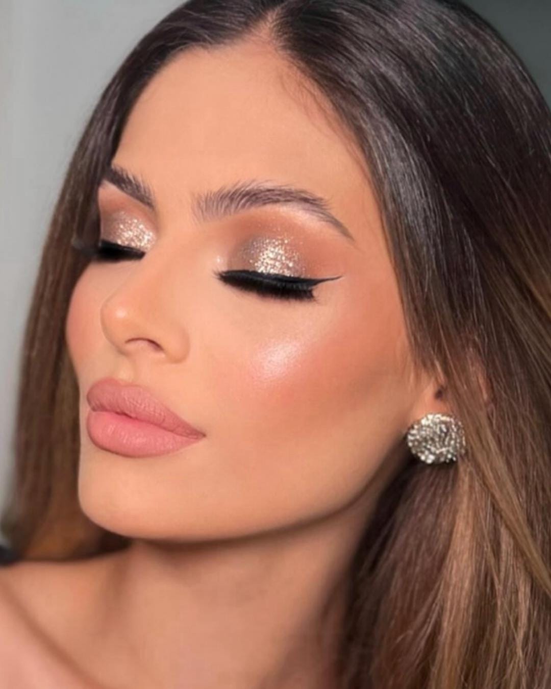 Como Fixar Glitter na Maquiagem: Dicas e Truques de Especialistas