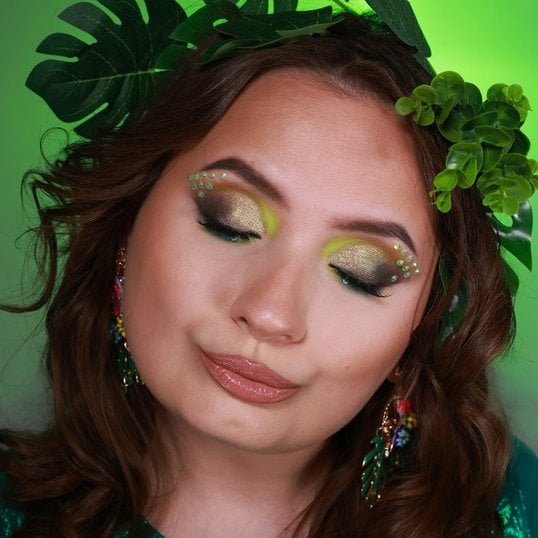 Delineado com Strass vs. Pontos de Luz: Qual Estilo Escolher para seu Olhar?