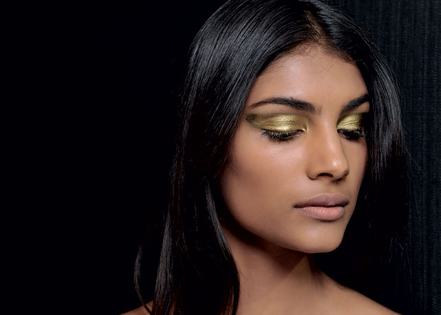 As Melhores Colas para Strass na Maquiagem: Fixação Perfeita e Segurança para a Pele