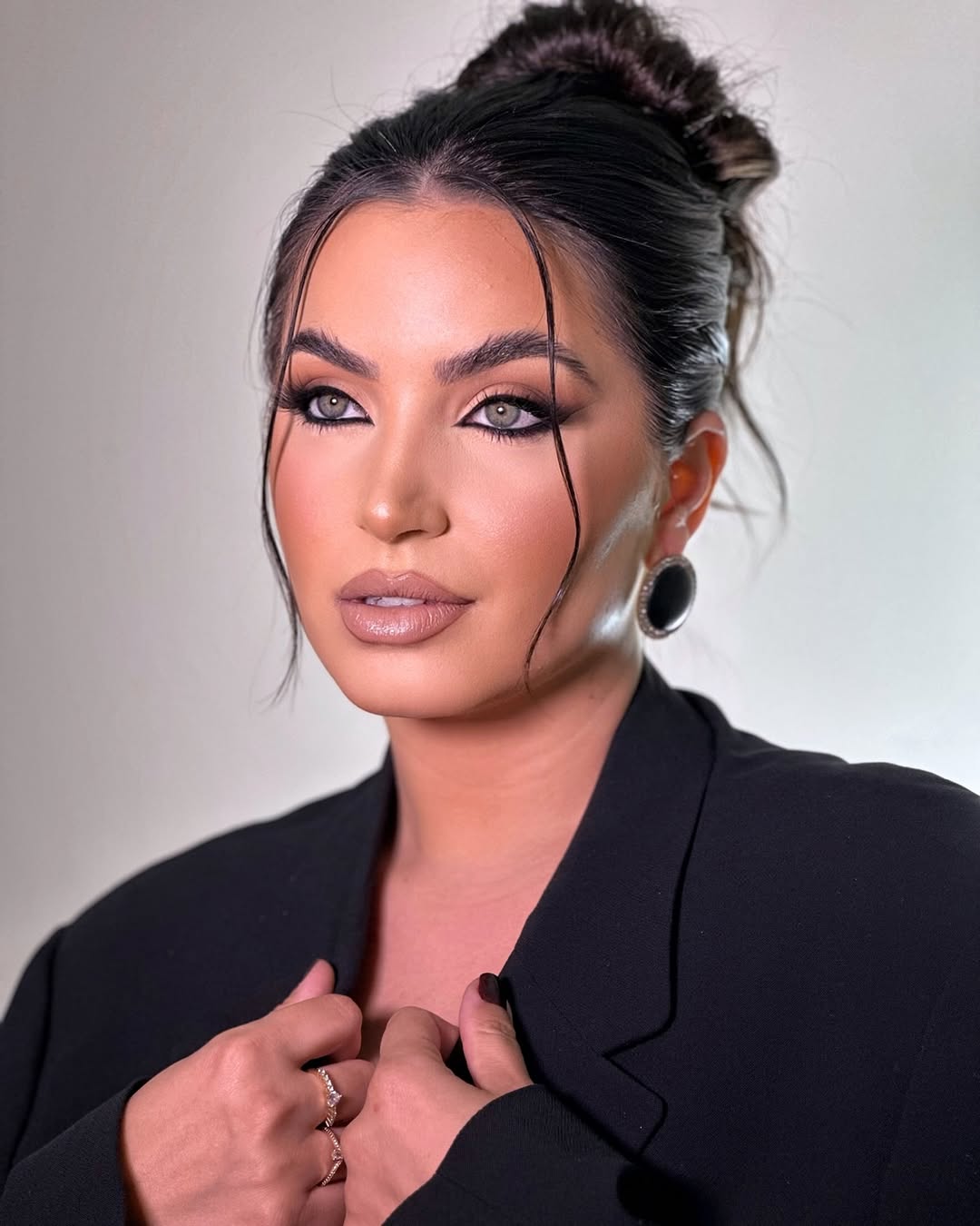 Técnicas de Aplicação de Base para um Acabamento Impecável