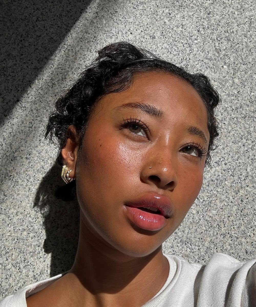 A Importância da Bruma Fixadora na Sua Rotina de Maquiagem