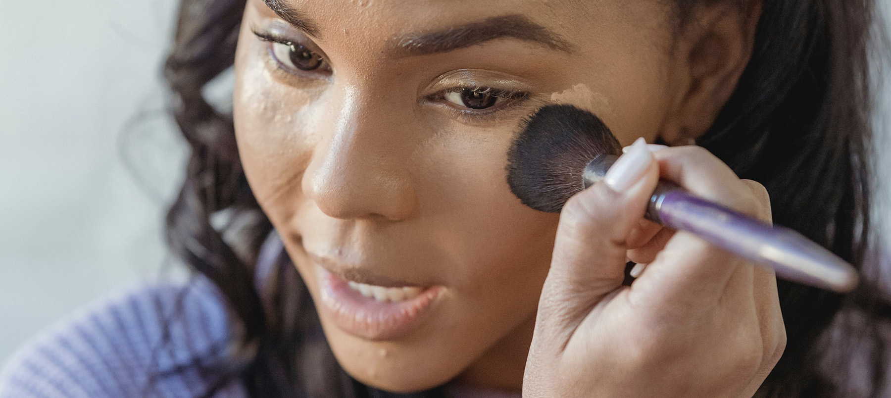 Como Escolher e Usar Corretivo para Cobrir Olheiras sem Craquelar