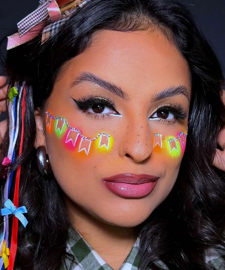 Maquiagem de Festa Junina 2026: Tendências e Cores Vibrantes; Maquiagem Junina Infantil: Ideias Fáceis e Seguras para Crianças; Como Fazer sua Maquiagem de Festa Junina Durar a Noite Toda; Delineado Criativo e Sardas Modernas: Inove na Maquiagem Junina; Blush Blindness na Festa Junina: Ousadia e Estilo para Arrasar