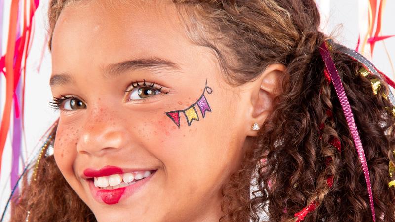 Maquiagem de Festa Junina 2026: Tendências e Cores Vibrantes; Maquiagem Junina Infantil: Ideias Fáceis e Seguras para Crianças; Como Fazer sua Maquiagem de Festa Junina Durar a Noite Toda; Delineado Criativo e Sardas Modernas: Inove na Maquiagem Junina; Blush Blindness na Festa Junina: Ousadia e Estilo para Arrasar