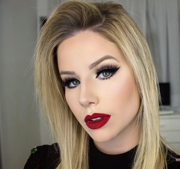 Batom Vermelho e Delineado: O Clássico Infalível para Festas