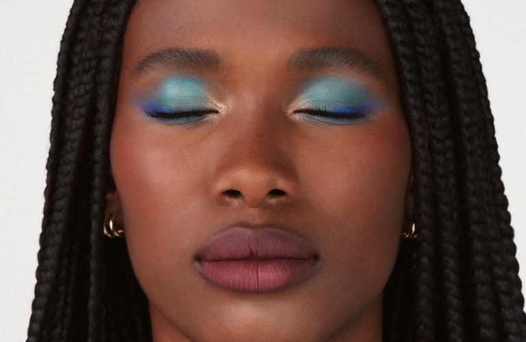 Maquiagem para Pele Madura: Dicas e Produtos que Rejuvenescem