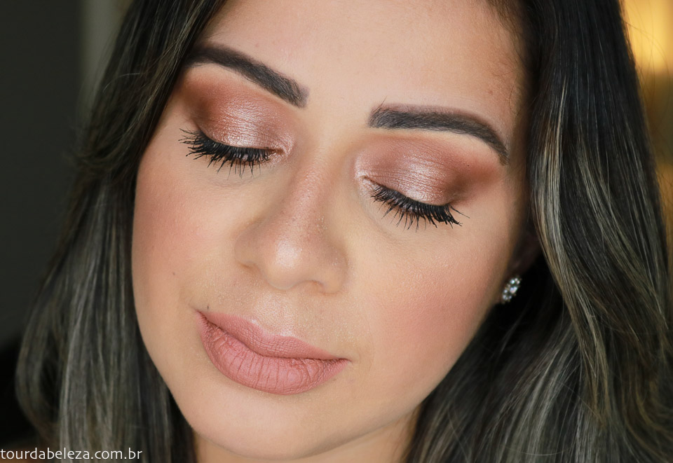 Como usar maquiagem rose gold em peles negras