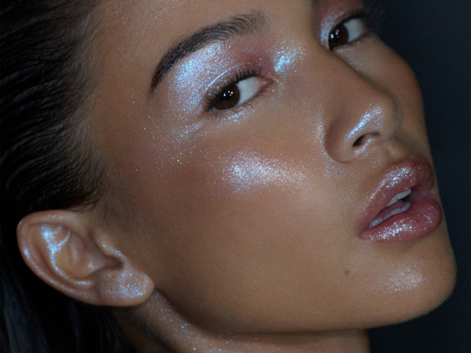 Pele Oleosa? Conheça a Base Líquida Matte da Shine's e Diga Adeus ao Brilho