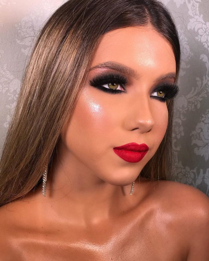 looks com batom escuro