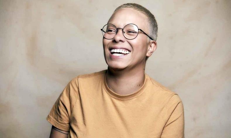 maria gadu de oculos