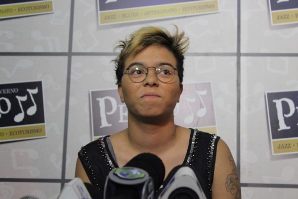 Os Modelos de Óculos Escuros Favoritos de Maria Gadú