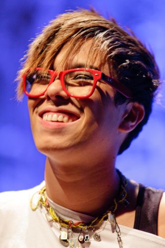 maria gadu de oculos